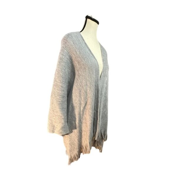 Women’s Vince Camuto Light Grey Feels Like Home Fringe Ruana - Picture 8 of 10